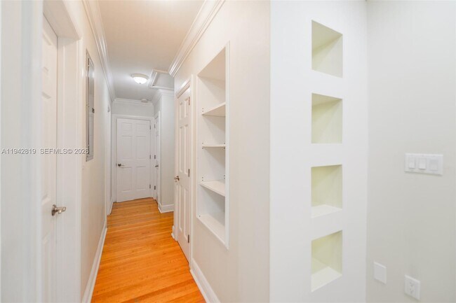 Building Photo - 911 Mariana Ave