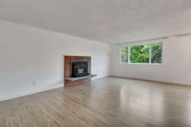 Building Photo - Arbor Lake Duplex unit for lease in private setting