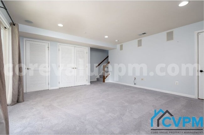 Building Photo - 584 Fox River Hills Way