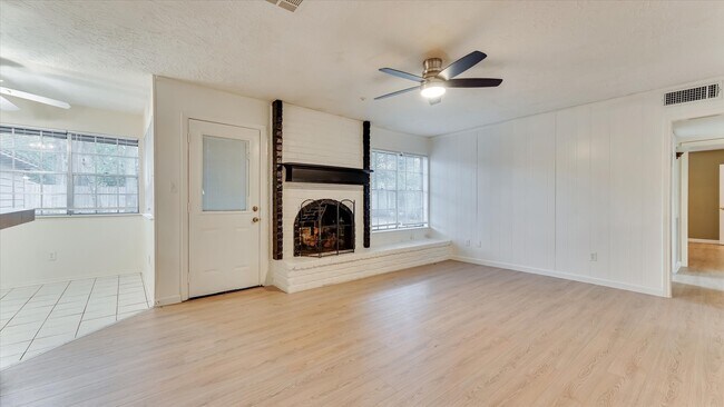 Building Photo - 12702 Ravensway Dr