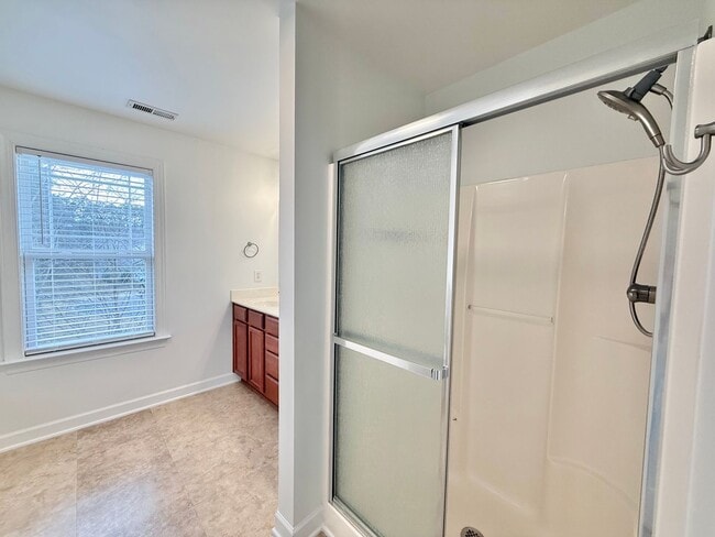 Building Photo - Modern 3BD, 2.5BA End Unit Raleigh Townhome with HOA Amenities Near I-540 & Triangle Town Center