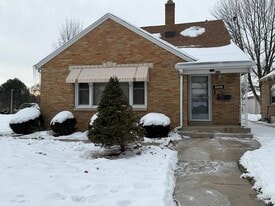 Building Photo - 3225 S 40th St