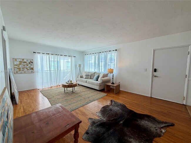 Building Photo - 1135 101st St