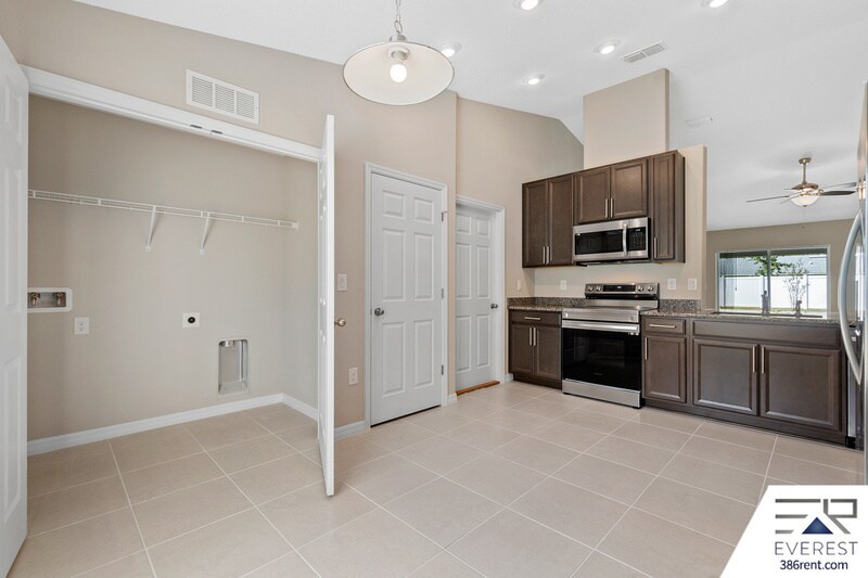 Building Photo - 23 Ryding Ln