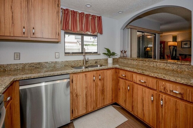 Building Photo - 122 Sherwood Cir