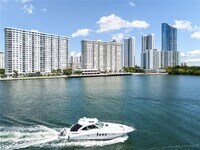 Building Photo - 300 Bayview Dr