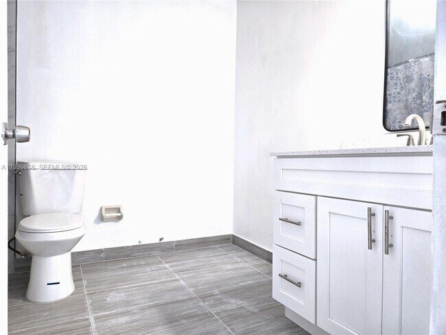 Building Photo - 1100 SW 104th Ct