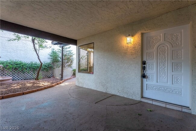 Building Photo - 2204 Plaza Del Robles