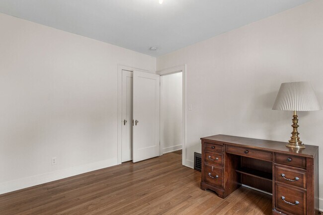 Building Photo - 3 Bed 2 Bath South Hill Spokane home offering all the updates..