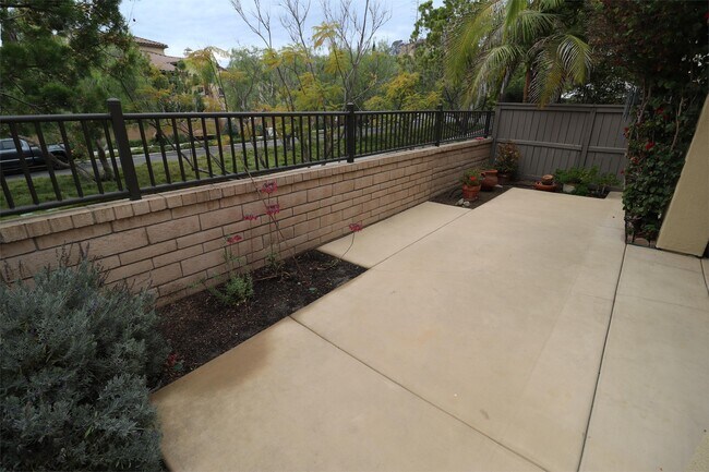 Building Photo - 2694 Bellezza Dr