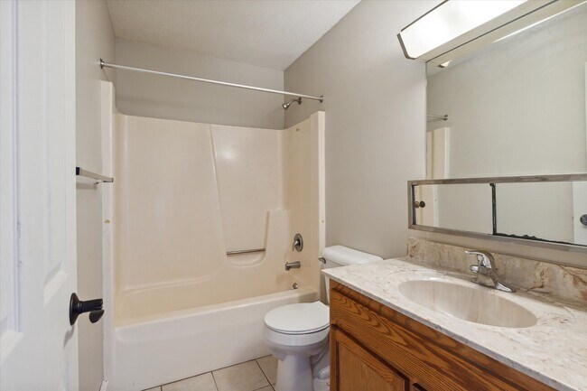 Building Photo - 2445 S Isabella Rd