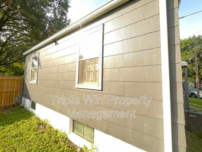 Building Photo - 1901 Eagle Dr