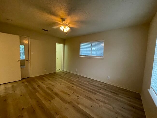 Building Photo - 14745 Liberty St