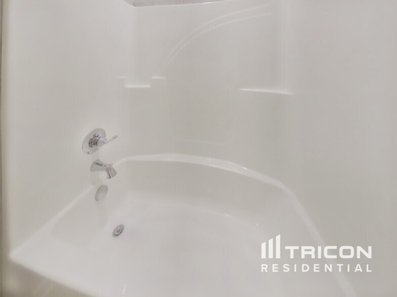 Building Photo - 746 W Coker Way