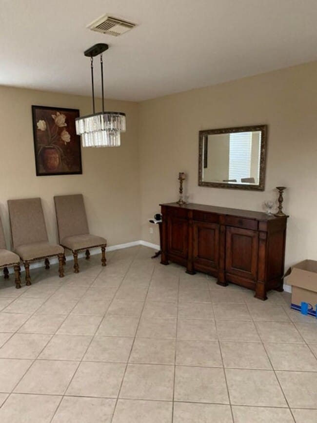 Building Photo - 9280 Silver Glen Way