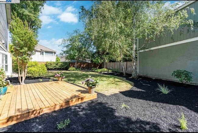 Building Photo - 5 Stuart Pl