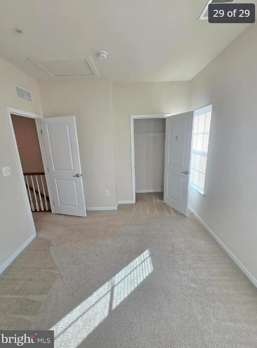 Building Photo - 3 Bedroom Beauty