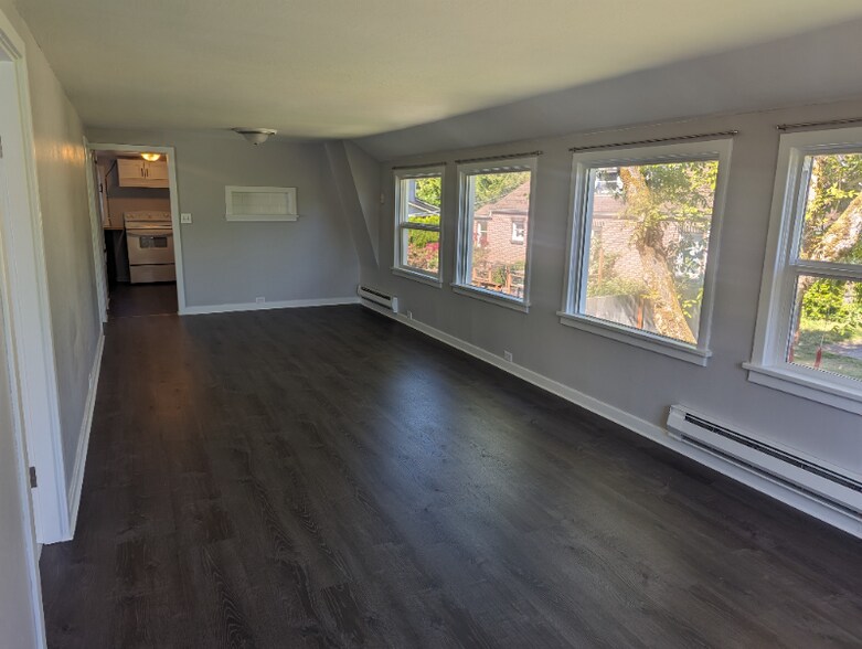 Building Photo - 2010 Dickinson Ave NW