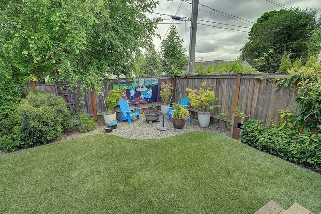 Building Photo - 4Bd/2.5Ba Seattle Home