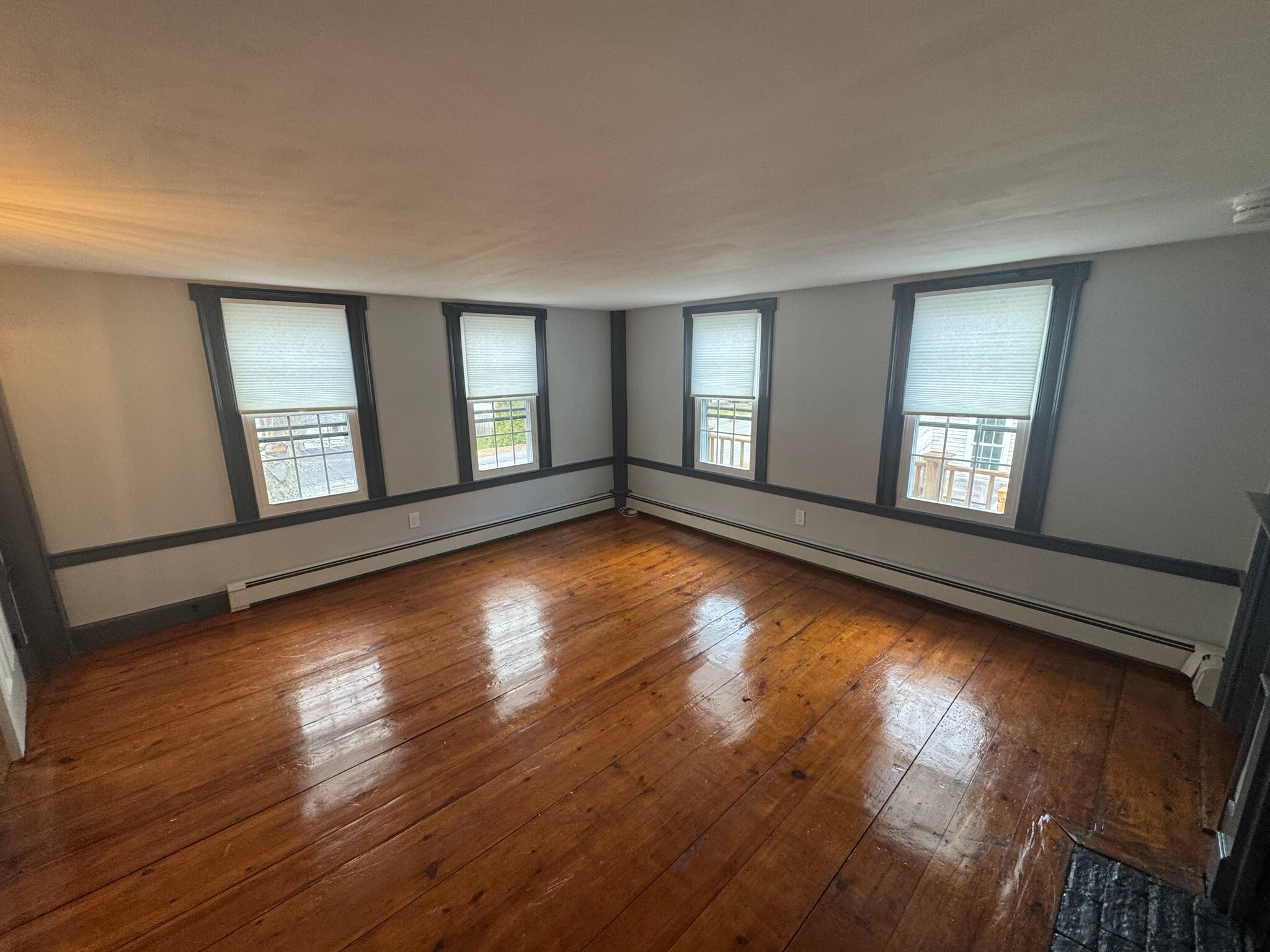 Building Photo - 329 Main St