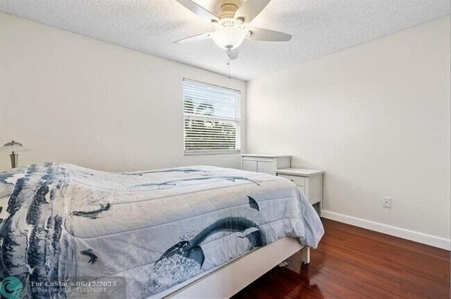 Building Photo - 611 Royal Palm Way