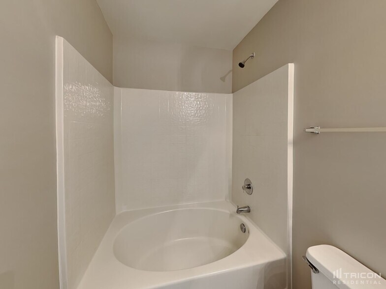 Building Photo - 9835 Veronica Dr