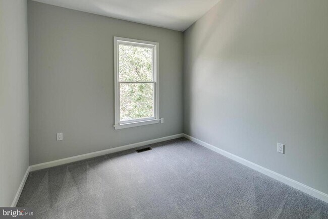 Building Photo - 1353 Templeton Pl