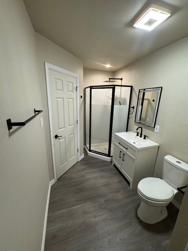 Building Photo - 5303 Shady Oak Cir