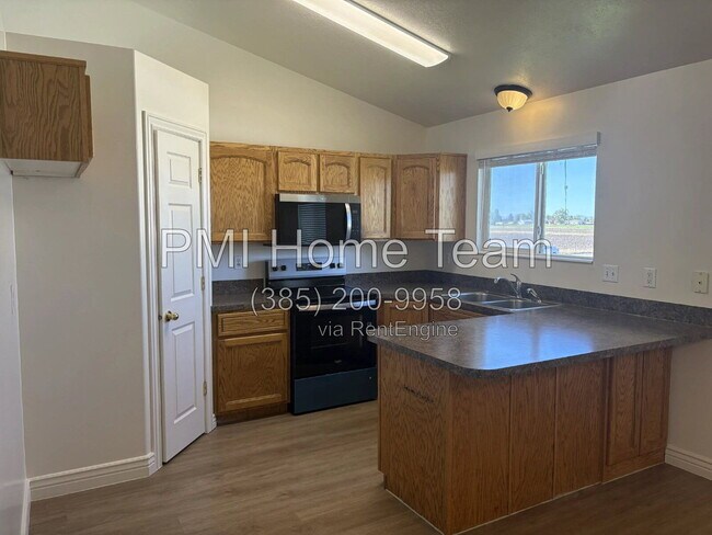 Building Photo - 2986 W 2300 S