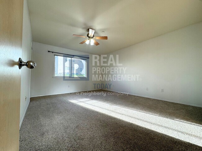 Building Photo - Charming 3-Bed, 2.5-Bath DuPont Home Near JBLM!