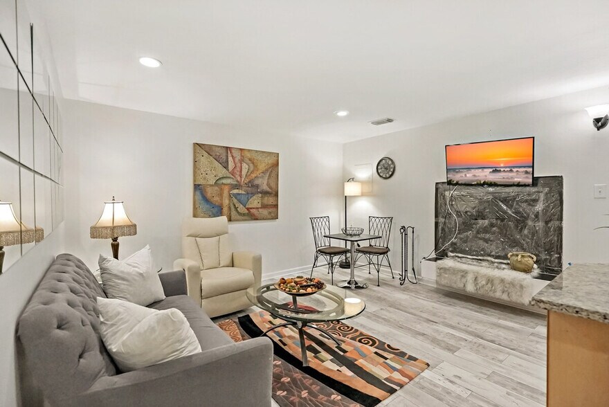 Building Photo - 11850 Sunrise Valley Dr