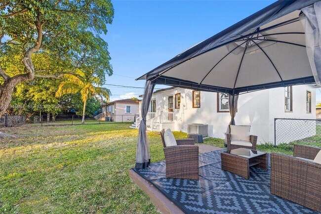 Building Photo - 14760 Fillmore St