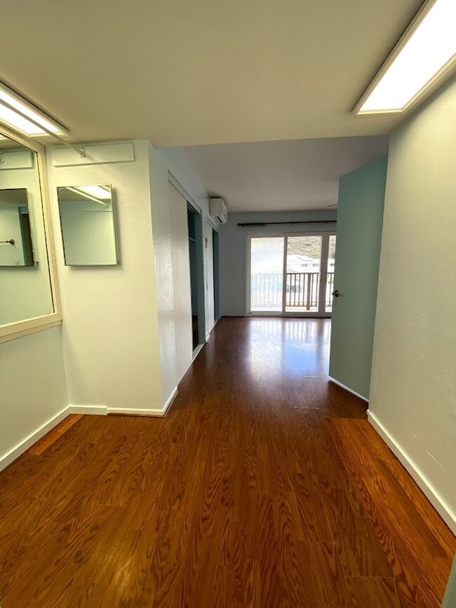 Building Photo - Hawaii Kai - The COLONY MARINA:  Lovely townhouse with spacious 4 bedrooms, 3 bath, 2 covered par...