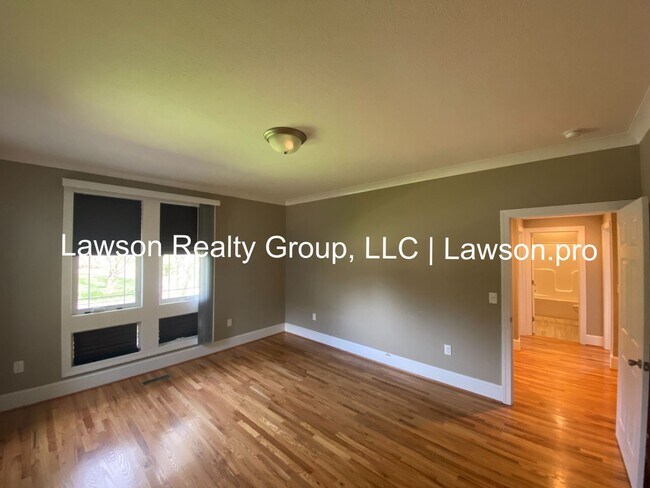 Building Photo - Craftsman Style One Level Living in Southw...