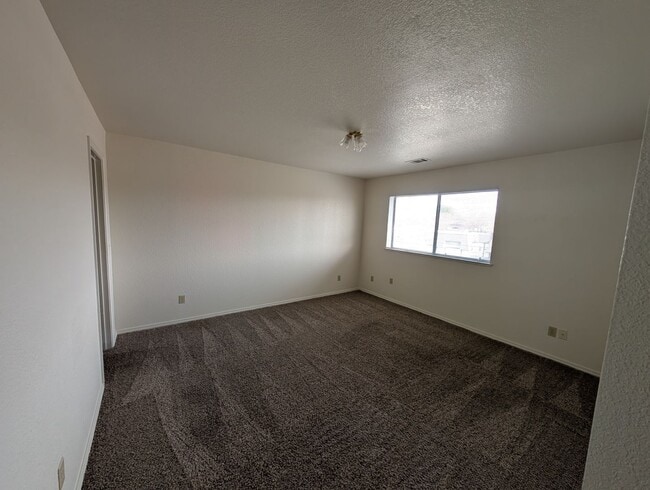 Building Photo - 2410 Wilson Ave