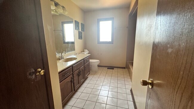 Building Photo - 15720 S 88th Ave