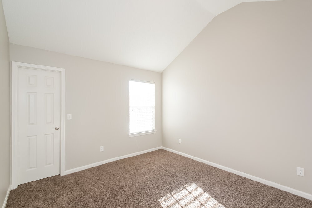 Building Photo - 1883 Roble Dr