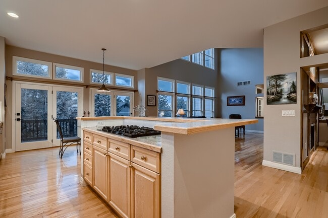 Building Photo - 7046 Forest Ridge Cir