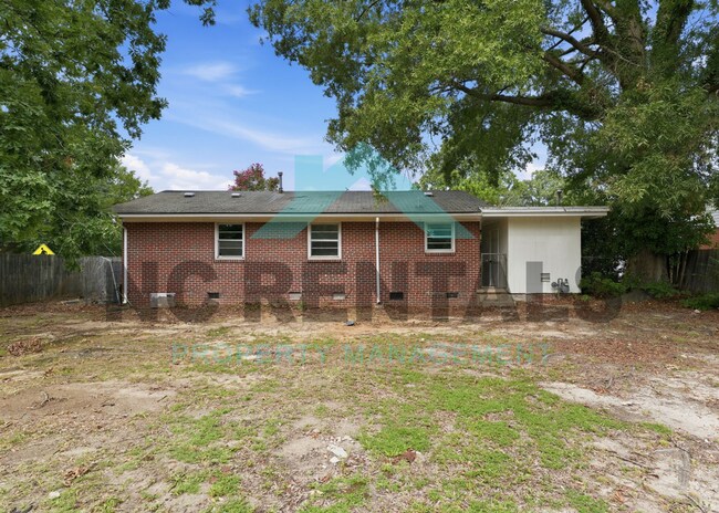 Building Photo - 1800 Woodmere Dr
