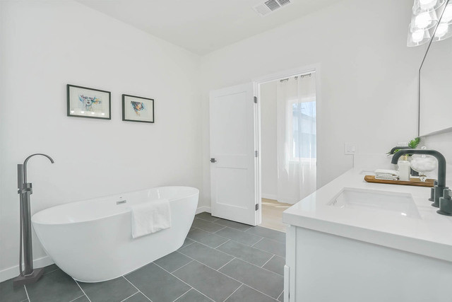 Building Photo - 3924 Tuller Ave