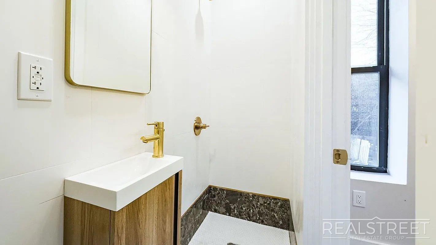 Building Photo - Beadel Street