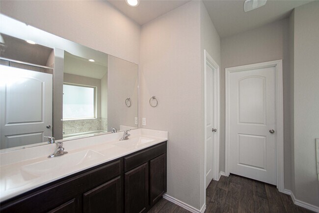 Building Photo - 14086 Sharktooth Hill Ln