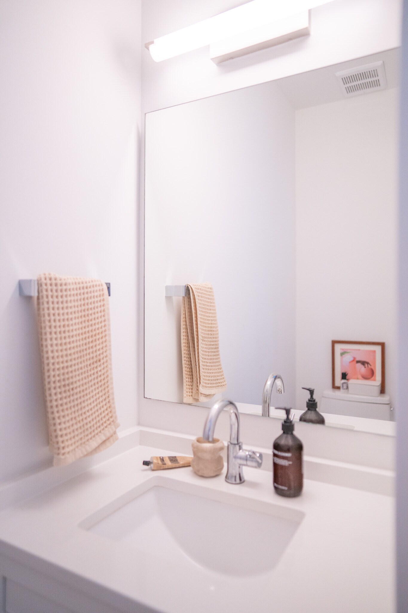upstairs 1/2 bath - 1201 Kearny St NE