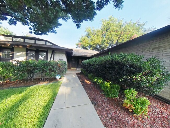 Building Photo - 15706 Havenrock Cir