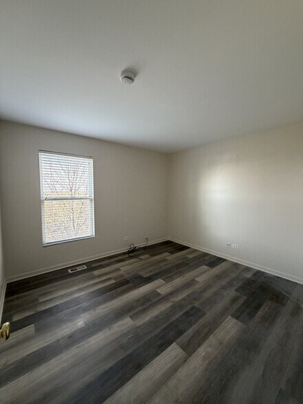 Building Photo - 1527 Yellowstone Dr