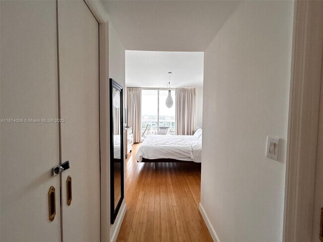 Building Photo - 9559 Collins Ave