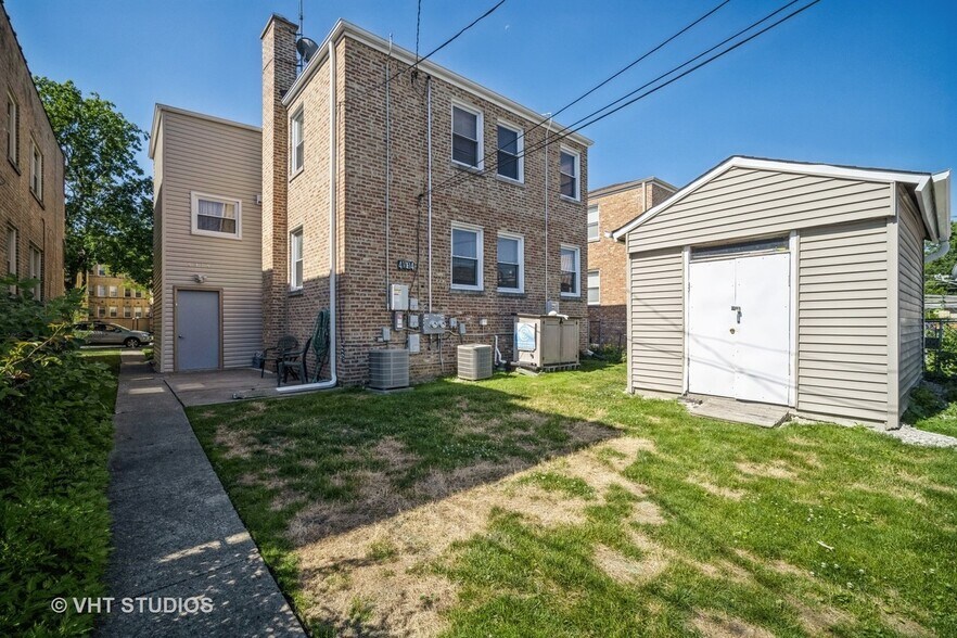 Building Photo - 4914 Louise St