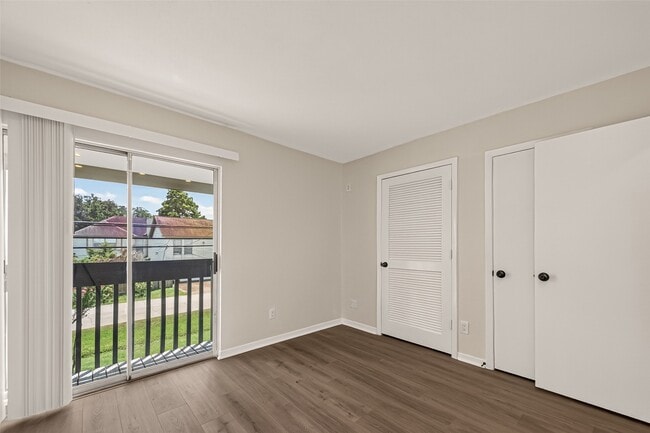 Building Photo - 5056 Glenmont Dr