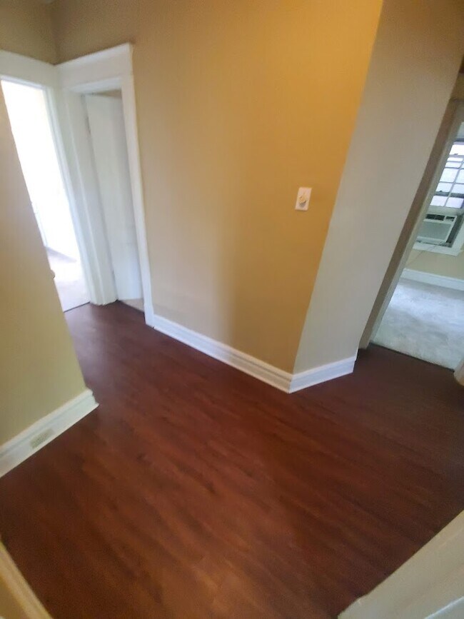 Building Photo - 921 De Mun Ave