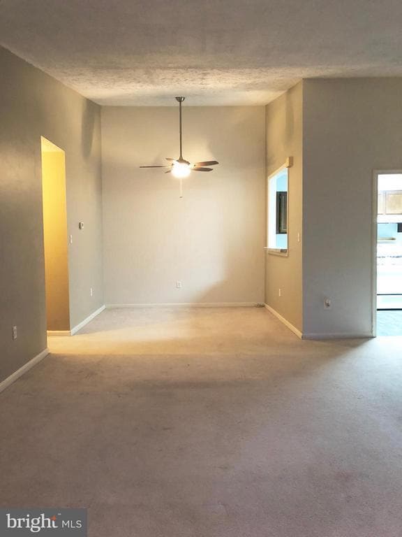 Building Photo - 916 Windbrooke Dr